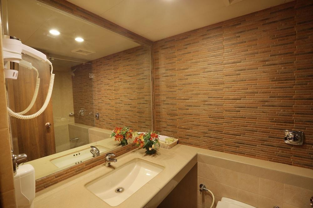 Abbott Hotel Navi Mumbai Kültér fotó