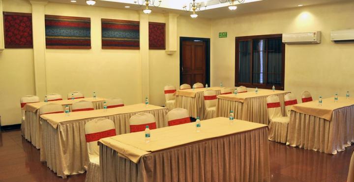 Abbott Hotel Navi Mumbai Kültér fotó