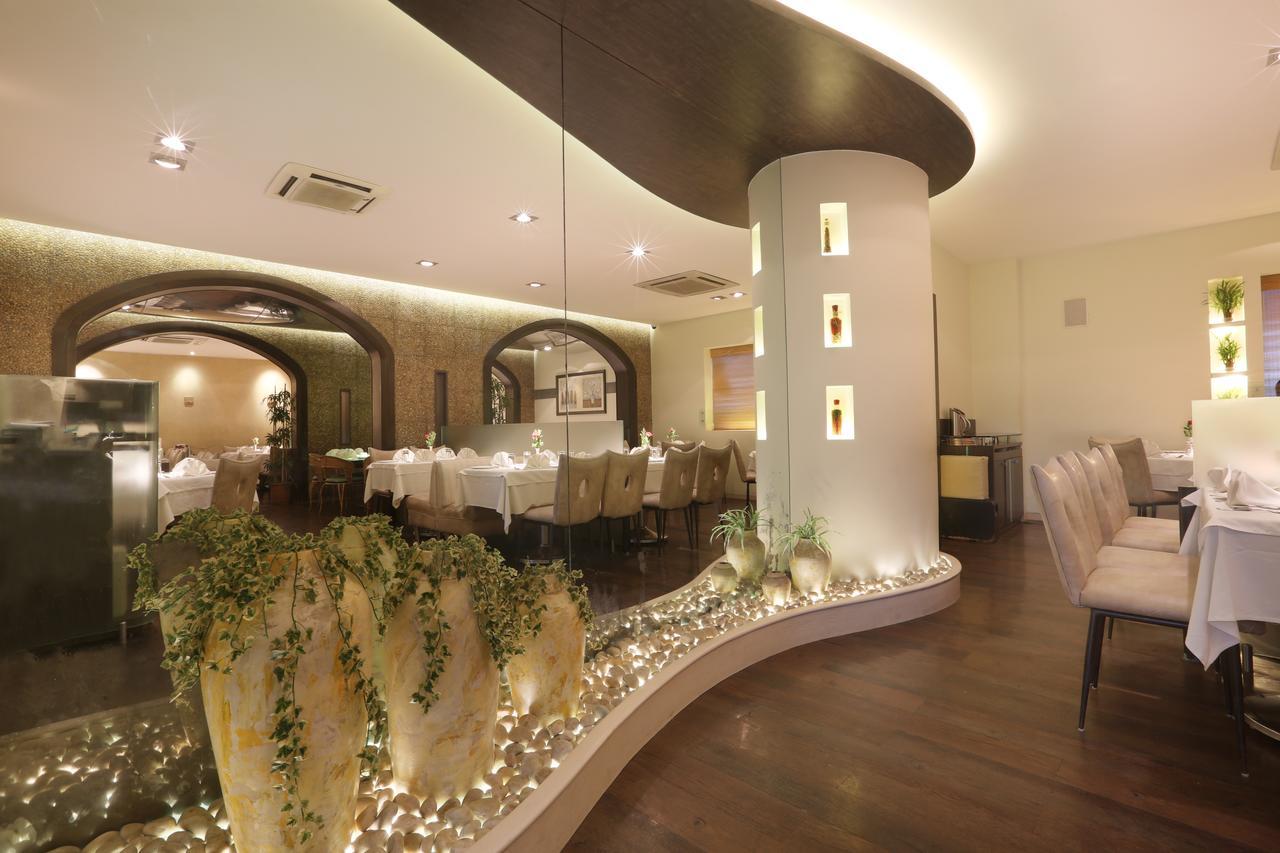 Abbott Hotel Navi Mumbai Kültér fotó