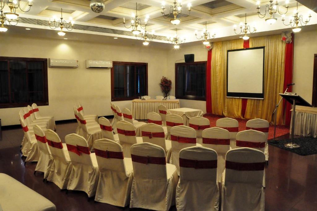 Abbott Hotel Navi Mumbai Kültér fotó