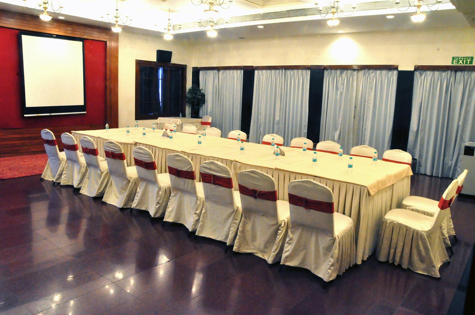 Abbott Hotel Navi Mumbai Kültér fotó