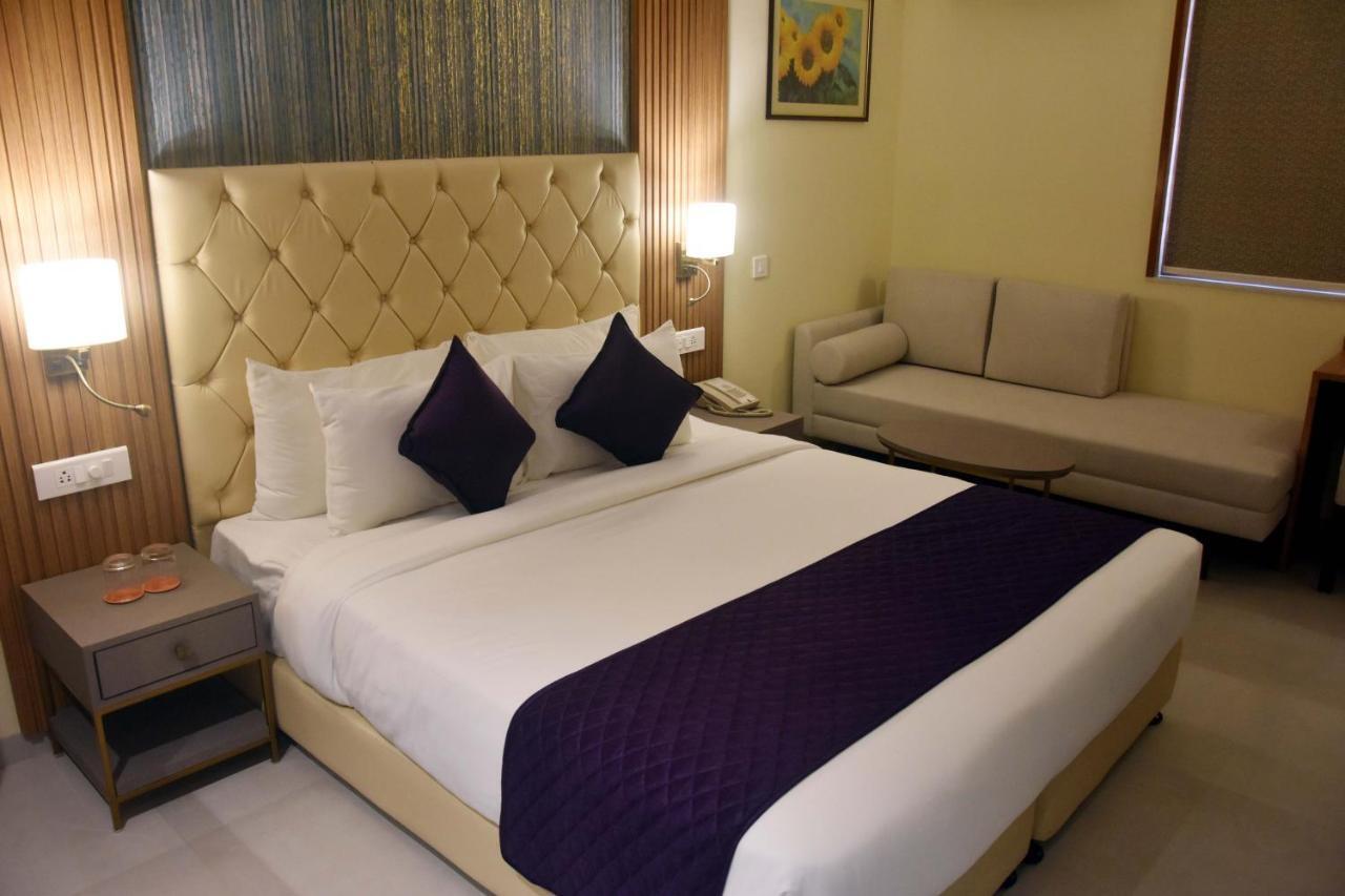 Abbott Hotel Navi Mumbai Kültér fotó