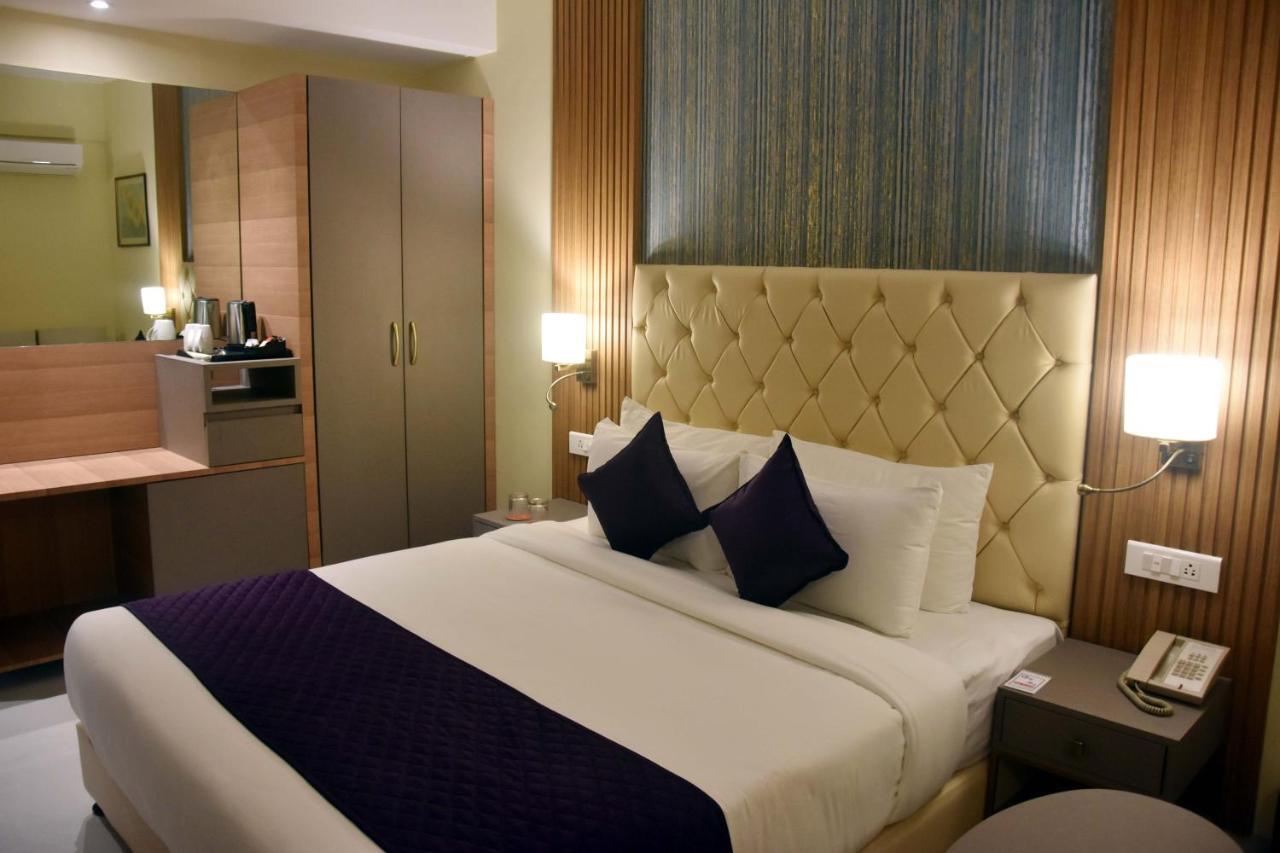Abbott Hotel Navi Mumbai Kültér fotó