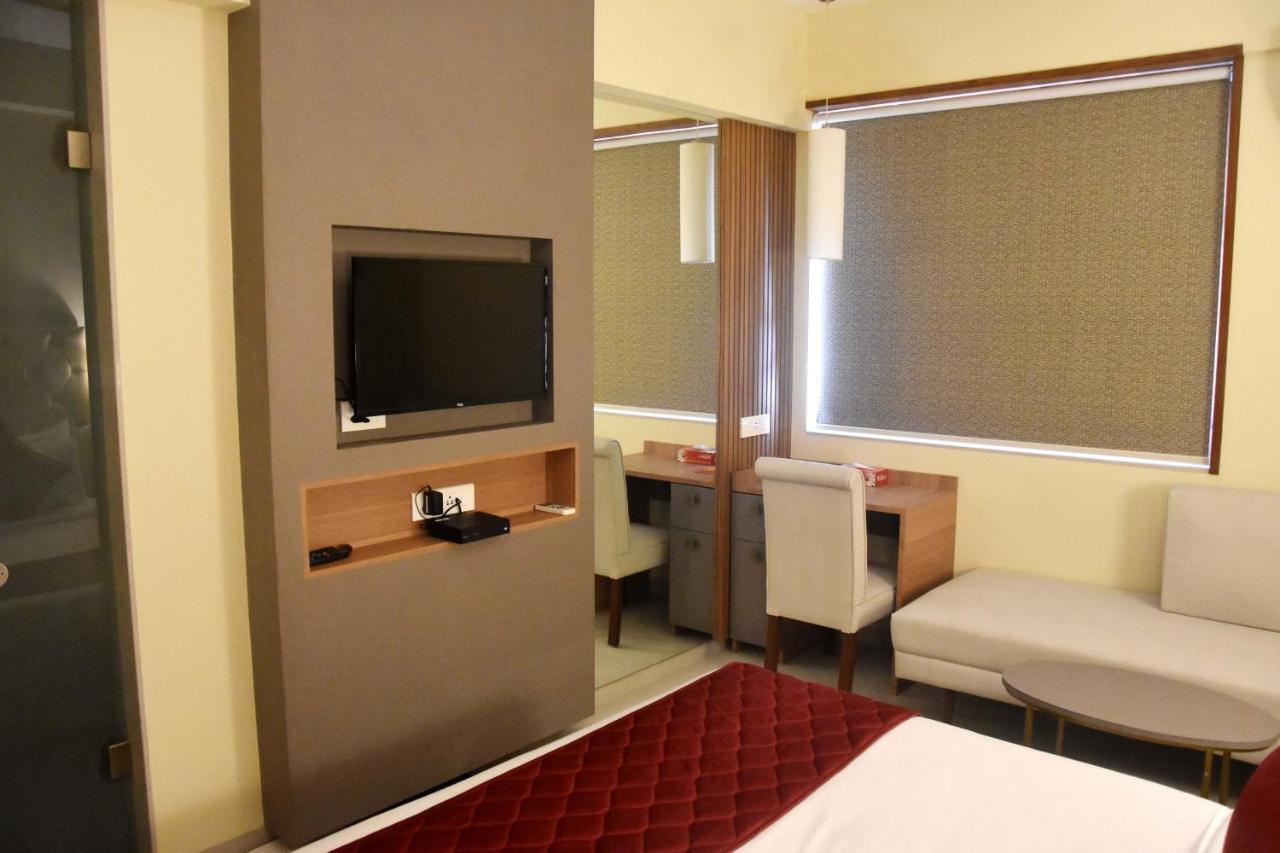 Abbott Hotel Navi Mumbai Kültér fotó
